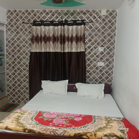 New Hotel Yatri Niwas Váránaszi Kültér fotó