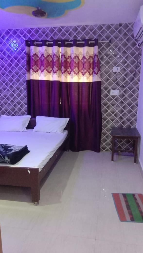 New Hotel Yatri Niwas Váránaszi Kültér fotó