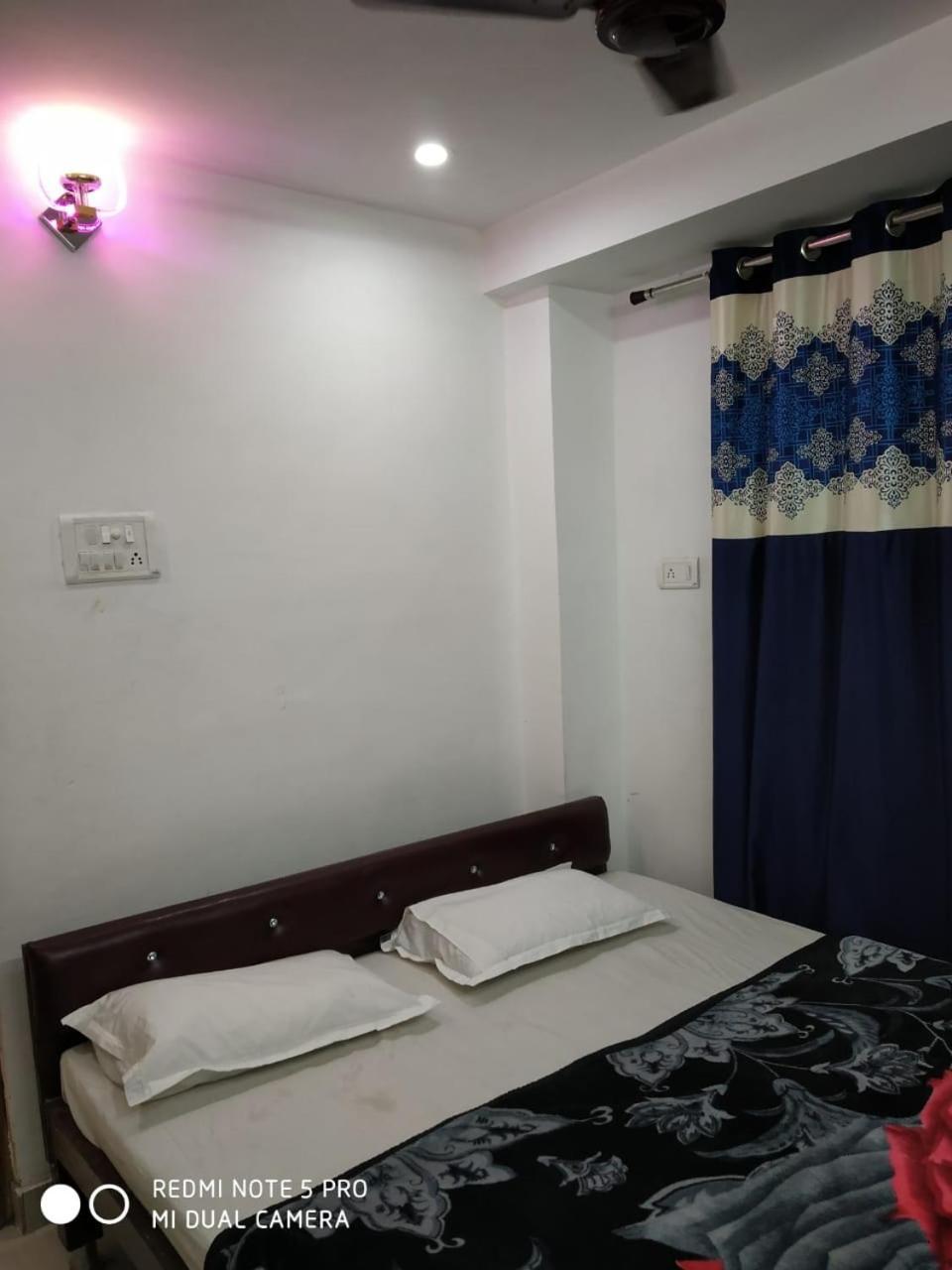 New Hotel Yatri Niwas Váránaszi Kültér fotó