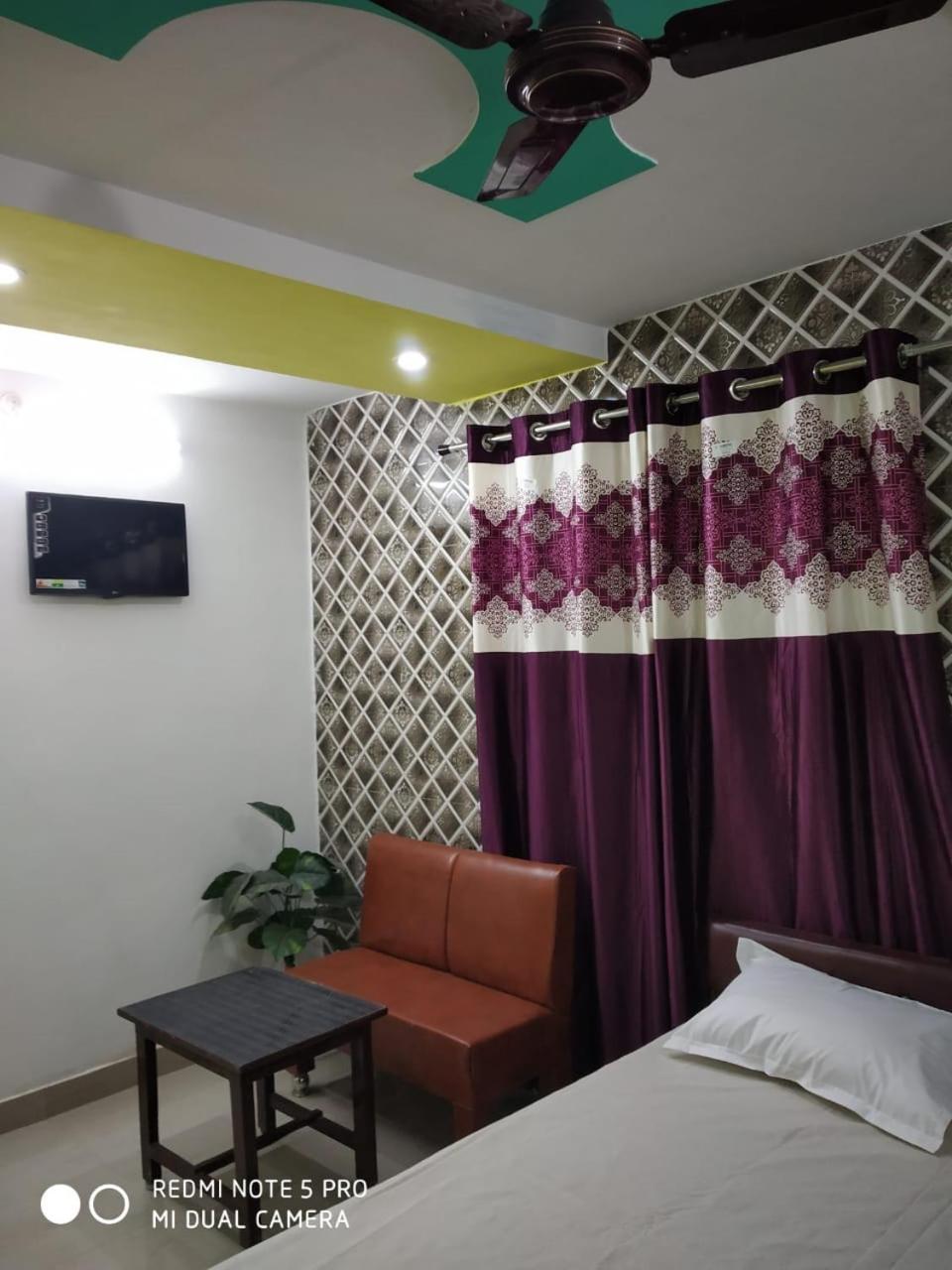 New Hotel Yatri Niwas Váránaszi Kültér fotó
